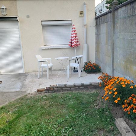 Studio Fond De Jardin Palaiseau Bagian luar foto